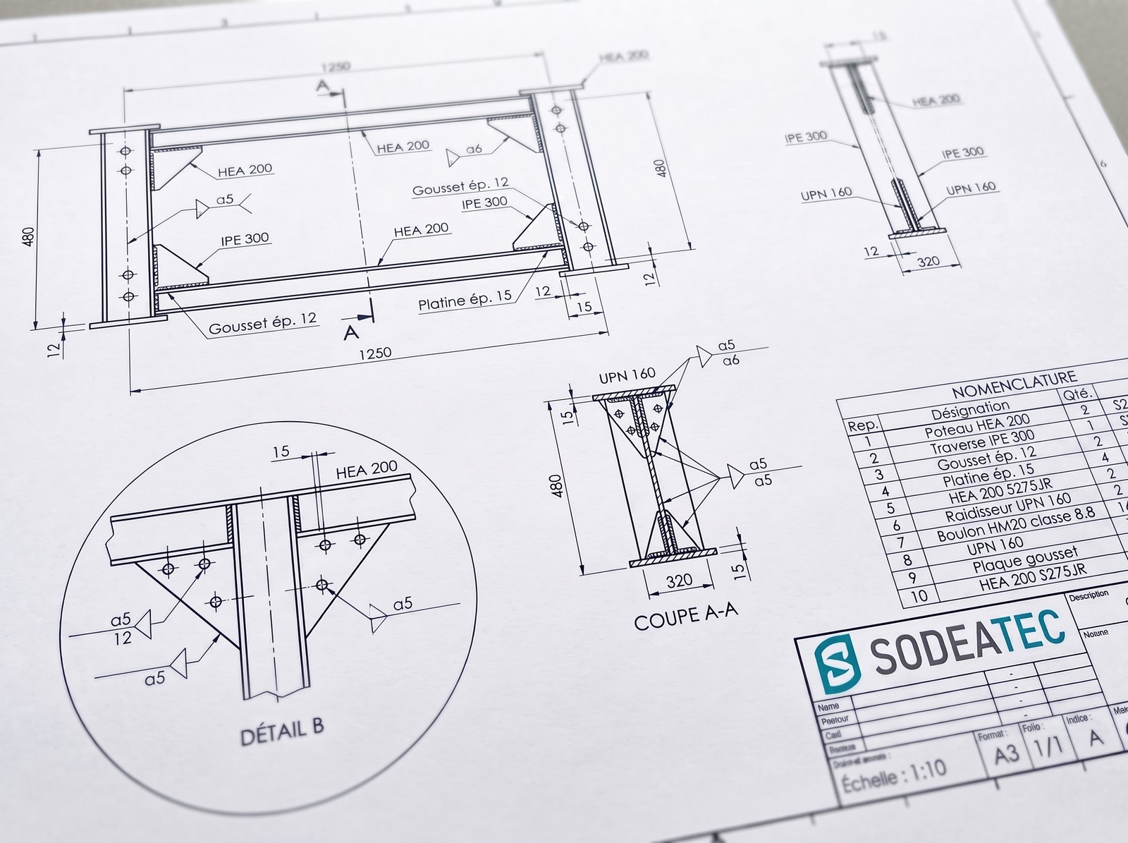 Plan de fabrication SODEATEC d'un cadre en acier soudé : vues, coupe A-A, détail et nomenclature